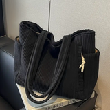 Tilda – Schultertasche mit Rippstruktur und dekorativem Seil