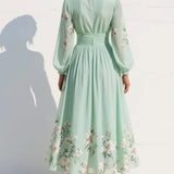 Cisella | Midi-Kleid in hellgrün mit Blumenmuster