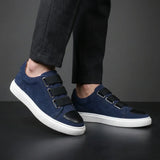 Andrea - Sneakers aus Wildleder mit eleganter Schnalle