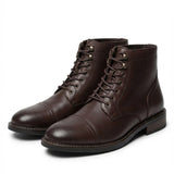 Robuste und langlebige Stiefel aus dunklem Leder